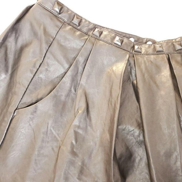 Very J Medium Black Faux Leather Pleather Circle Skirt Studs One Pocket - Picture 2 of 7